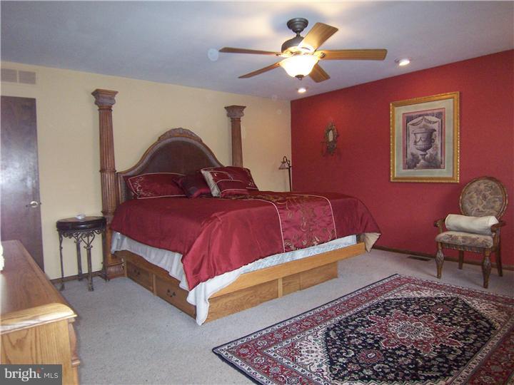 46 Ridgeview Avenue Berlin, NJ 08009 - Photo 13 of 18 Bedroom - Main