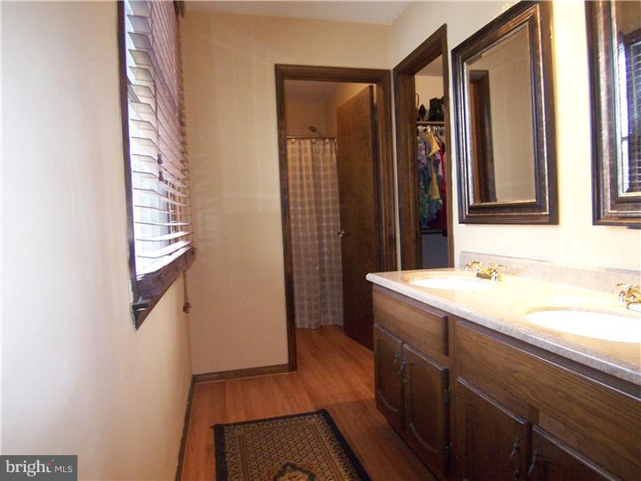 46 Ridgeview Avenue Berlin, NJ 08009 - Photo 14 of 18 Bathroom