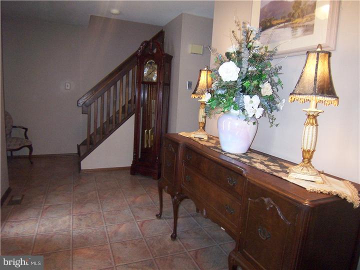 46 Ridgeview Avenue Berlin, NJ 08009 - Photo 3 of 18 Foyer