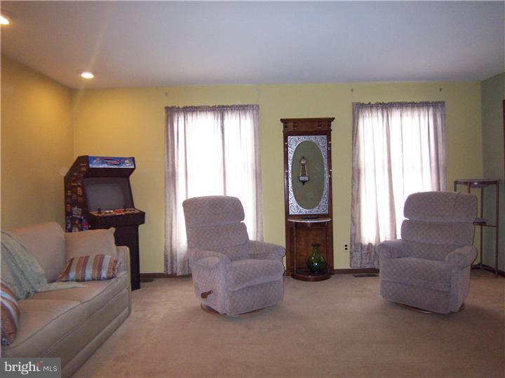 46 Ridgeview Avenue Berlin, NJ 08009 - Photo 5 of 18 Living Room