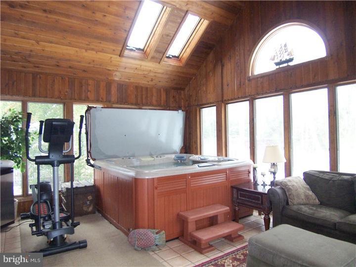 46 Ridgeview Avenue Berlin, NJ 08009 - Photo 10 of 18 Sun Room