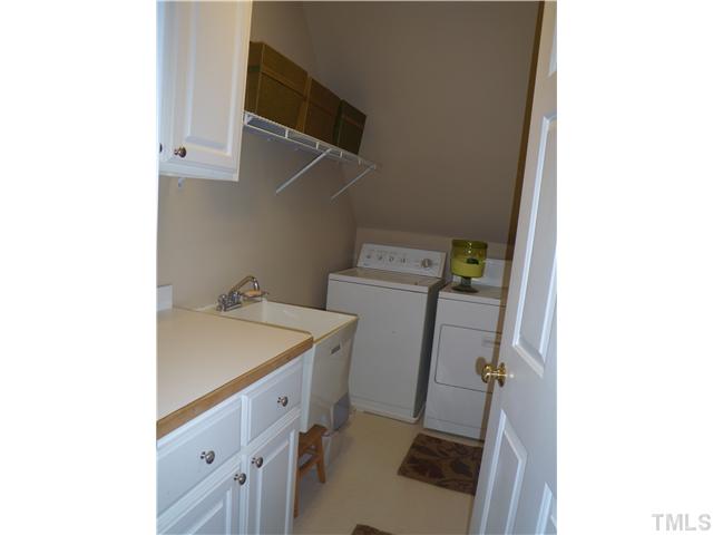3809 La Costa Way Raleigh, NC 27610 - Photo 17 of 25 a utility room with dryer and washer