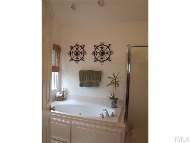3809 La Costa Way Raleigh, NC 27610 - Photo 10 of 25 a bathroom with a bathtub and shower