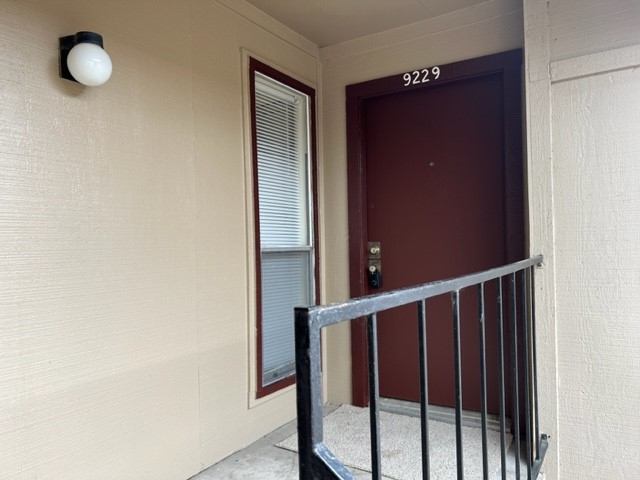 9229 Imogene Street, Unit 9229 Houston, TX 77036 - Photo 10 of 24 a view of a balcony