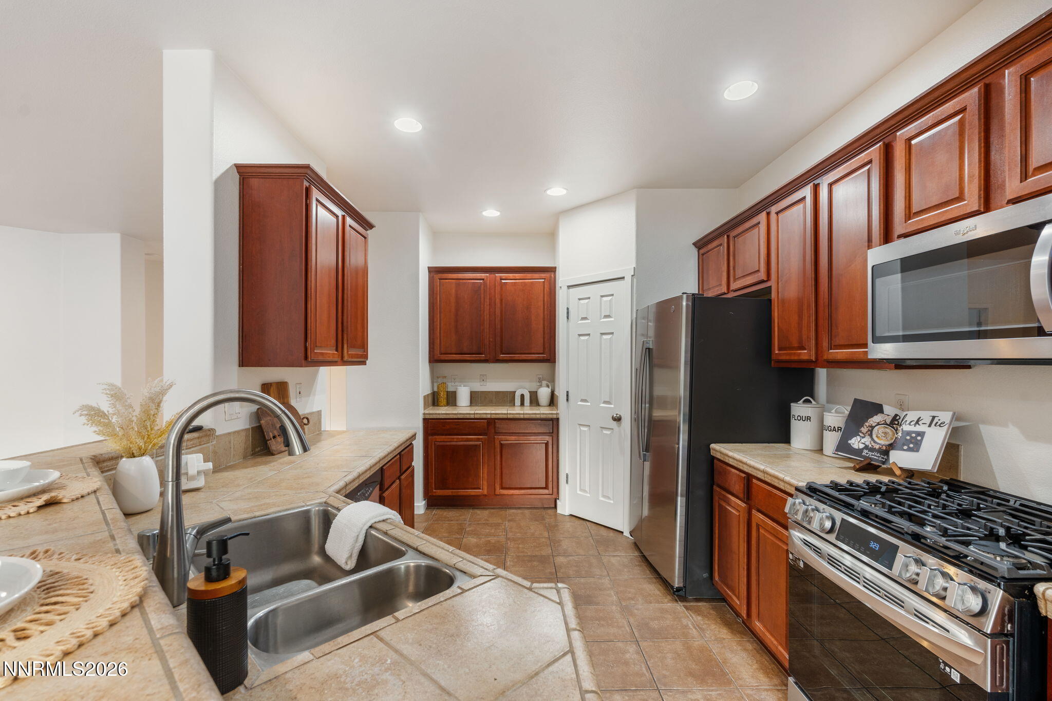 7593 Gold Drive Reno, NV 89506 - Photo 11 of 40 14-web-or-mls-DSC05681