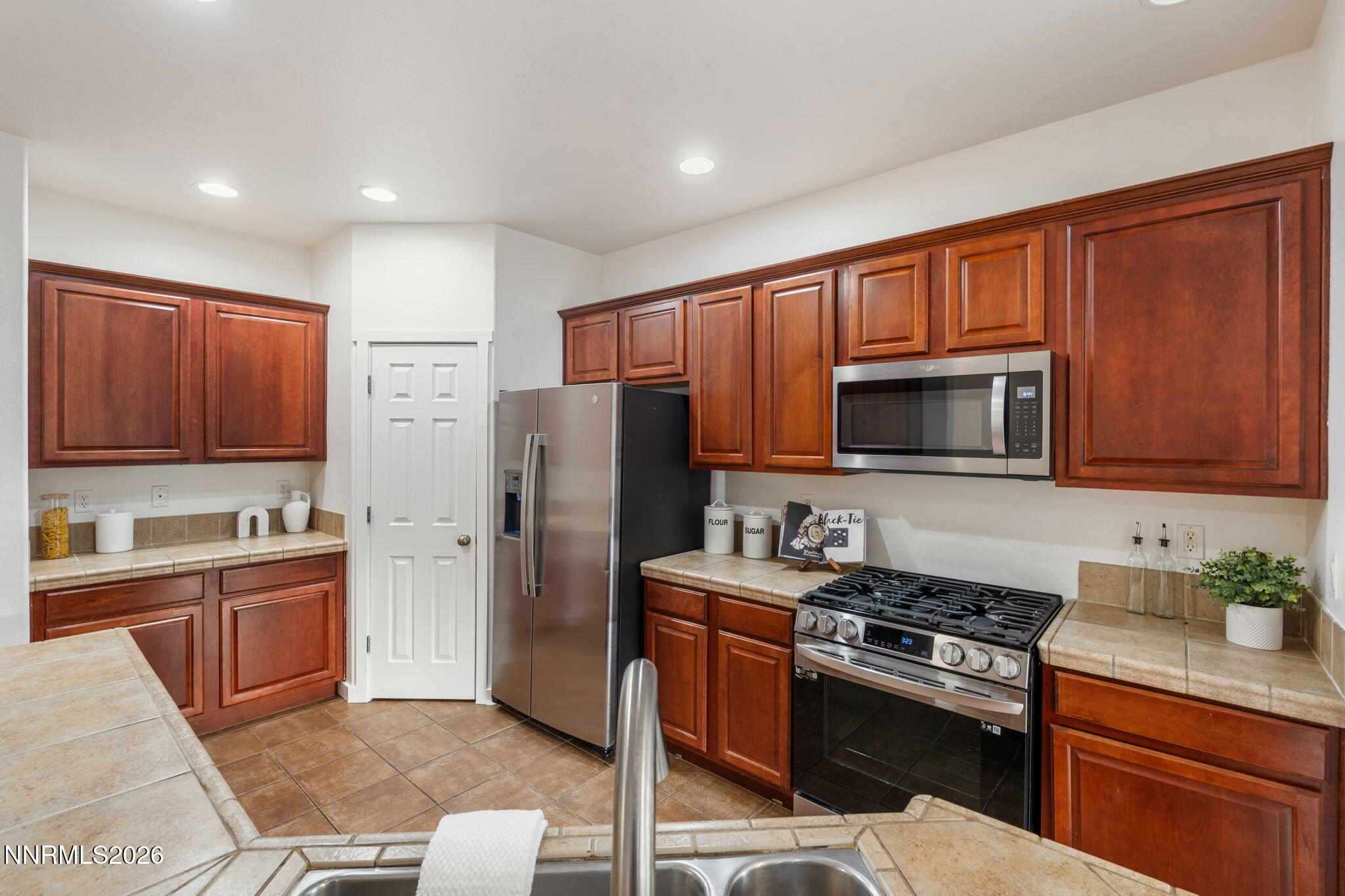 7593 Gold Drive Reno, NV 89506 - Photo 12 of 40 15-web-or-mls-DSC05686