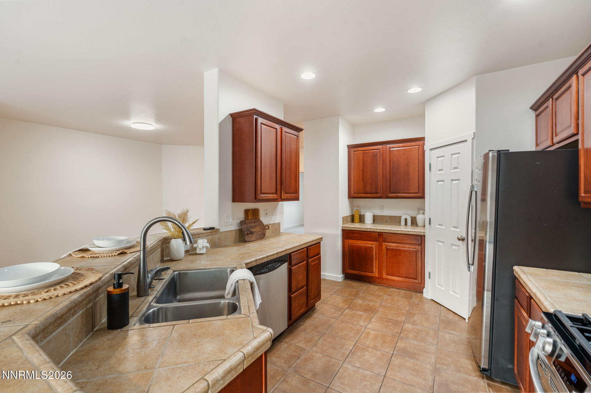 7593 Gold Drive Reno, NV 89506 - Photo 14 of 40 17-web-or-mls-DSC05666