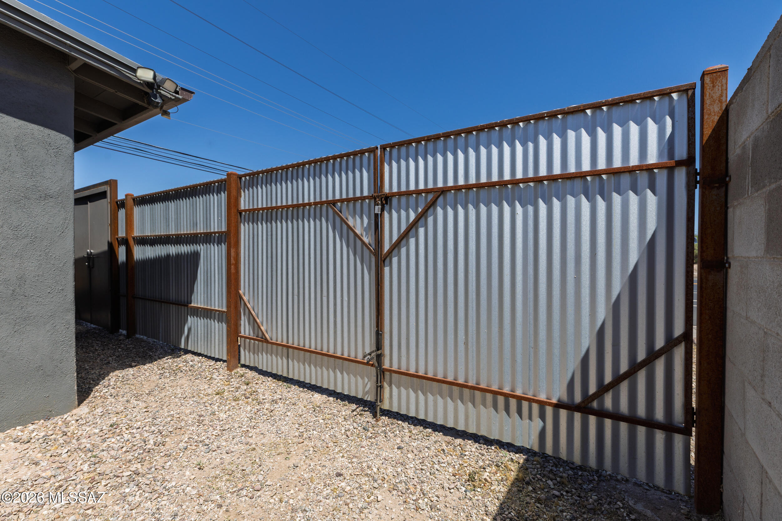802 East Silverlake Road Tucson, AZ 85713 - Photo 8 of 46