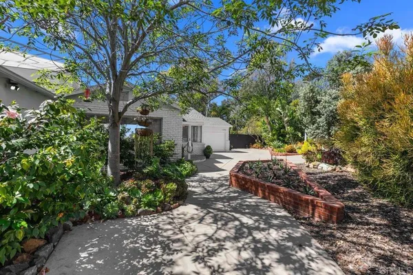 $2,100,000 | 1645 Noma Lane, Encinitas, CA 92024