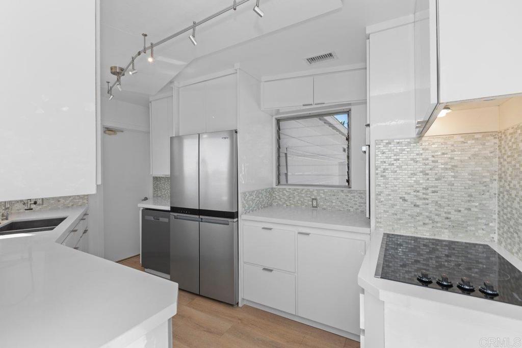 1645 Noma Lane Encinitas, CA 92024 - Photo 12 of 50 Kitchen