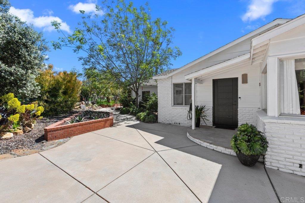 1645 Noma Lane Encinitas, CA 92024 - Photo 2 of 50