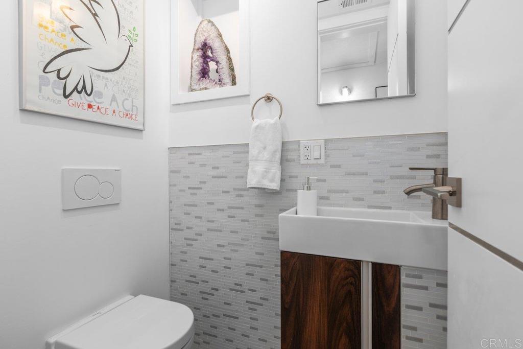 1645 Noma Lane Encinitas, CA 92024 - Photo 22 of 50 Half bath
