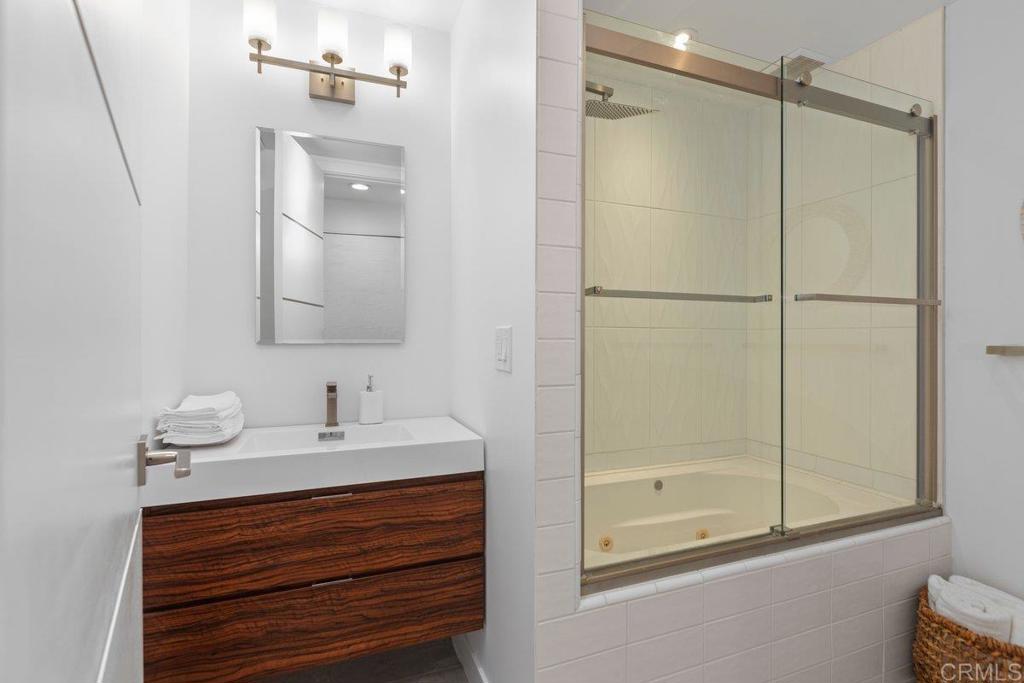 1645 Noma Lane Encinitas, CA 92024 - Photo 26 of 50 Guest bath