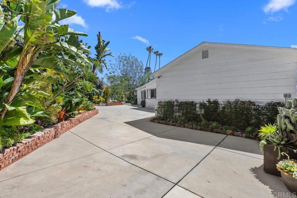 1645 Noma Lane Encinitas, CA 92024 - Photo 5 of 50
