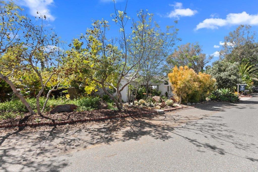 1645 Noma Lane Encinitas, CA 92024 - Photo 6 of 50