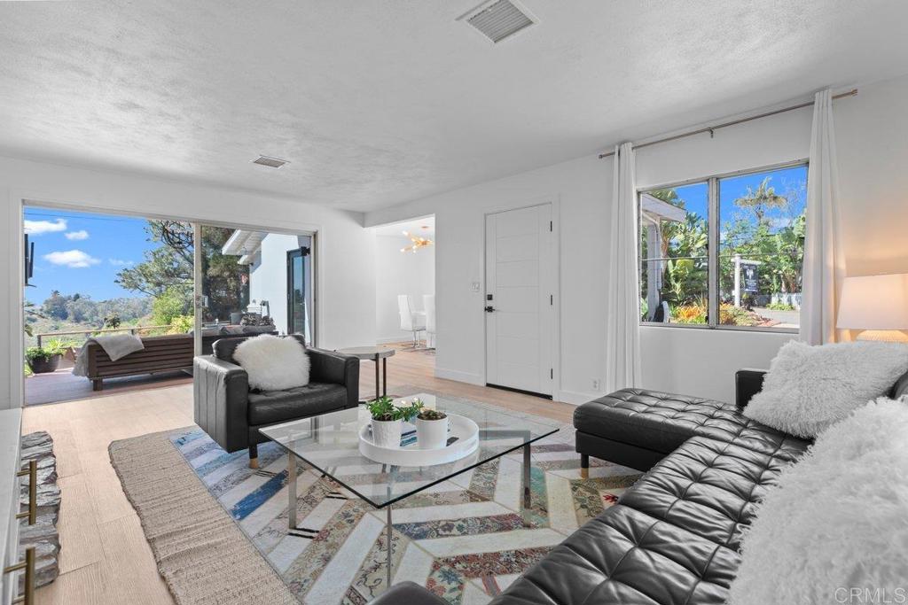 1645 Noma Lane Encinitas, CA 92024 - Photo 7 of 50 Living Room