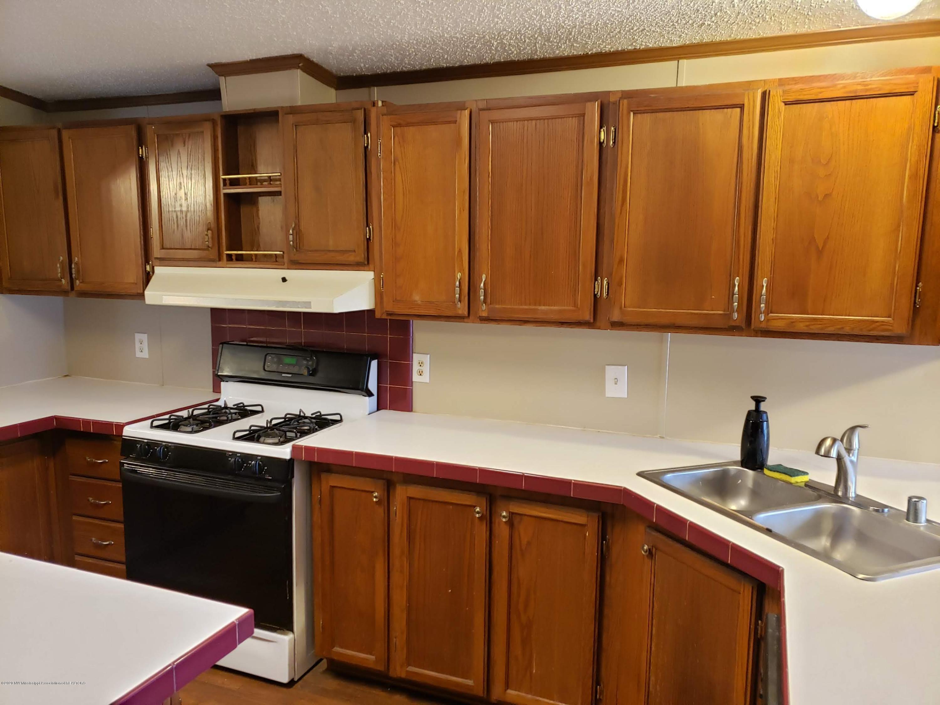 75 Oak Road Byhalia, MS 38611 - Photo 15 of 32 20200122_115535