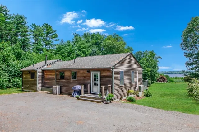 a view of a house with porch and backyard