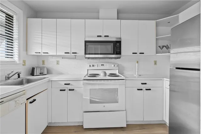 $2,600 | 580 Thames Street, Unit B2, Newport, RI 02840