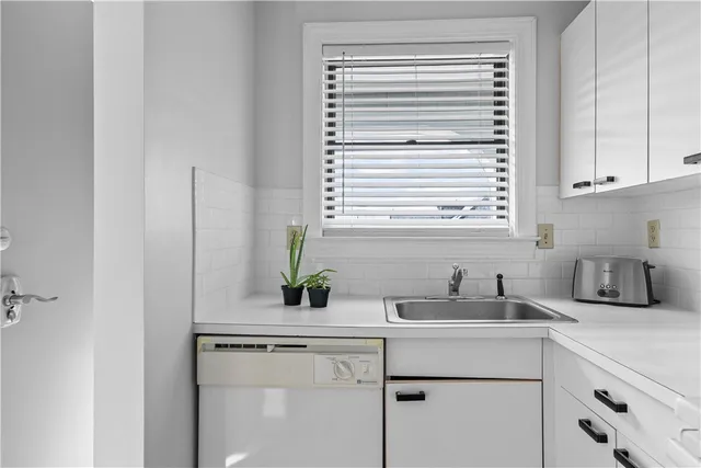 $2,600 | 580 Thames Street, Unit B2, Newport, RI 02840