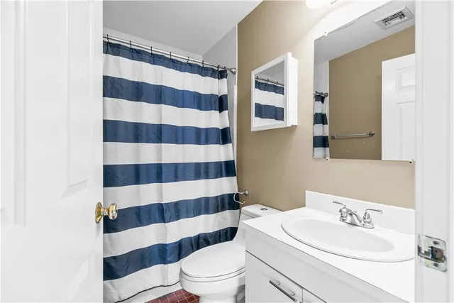 $2,600 | 580 Thames Street, Unit B2, Newport, RI 02840