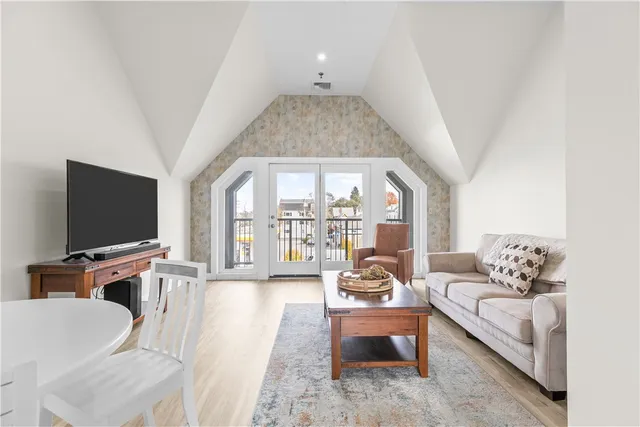 $2,600 | 580 Thames Street, Unit B2, Newport, RI 02840