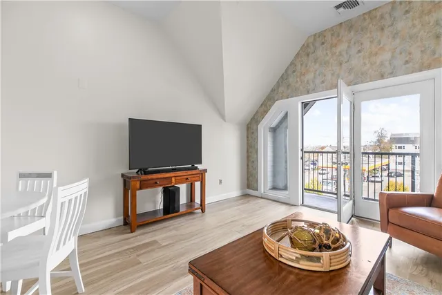 $2,600 | 580 Thames Street, Unit B2, Newport, RI 02840