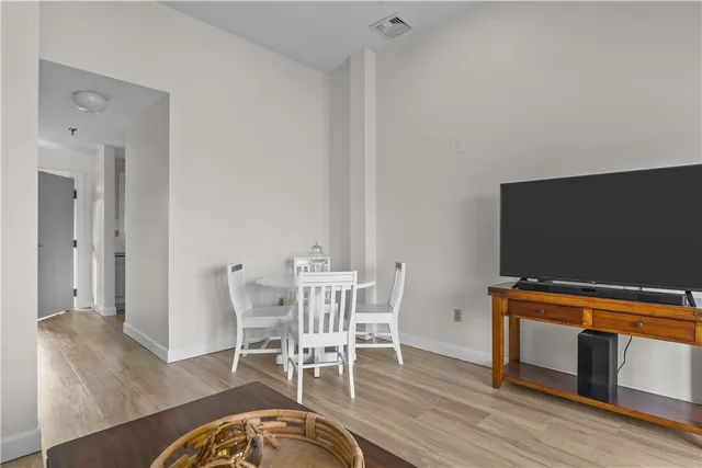 $2,600 | 580 Thames Street, Unit B2, Newport, RI 02840