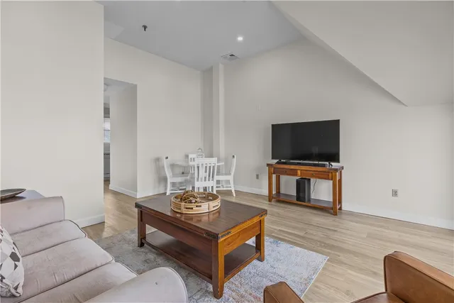 $2,600 | 580 Thames Street, Unit B2, Newport, RI 02840