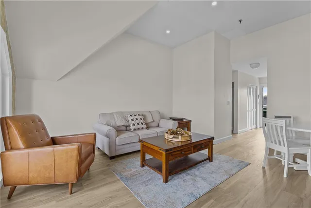 $2,600 | 580 Thames Street, Unit B2, Newport, RI 02840