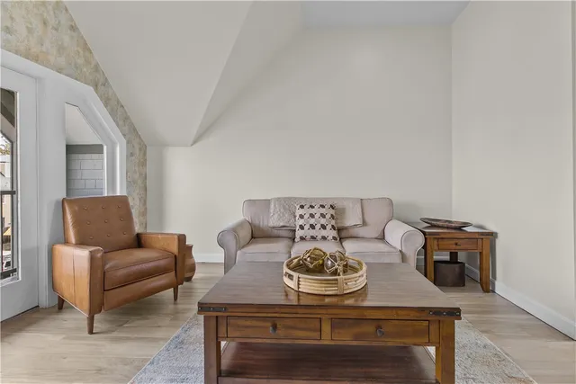 $2,600 | 580 Thames Street, Unit B2, Newport, RI 02840