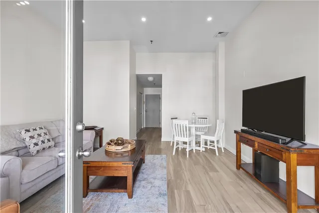 $2,600 | 580 Thames Street, Unit B2, Newport, RI 02840