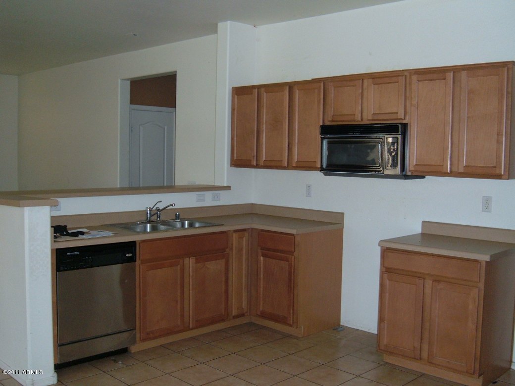 6914 West Maldonado Road Laveen, AZ 85339 - Photo 2 of 16 KITCHEN