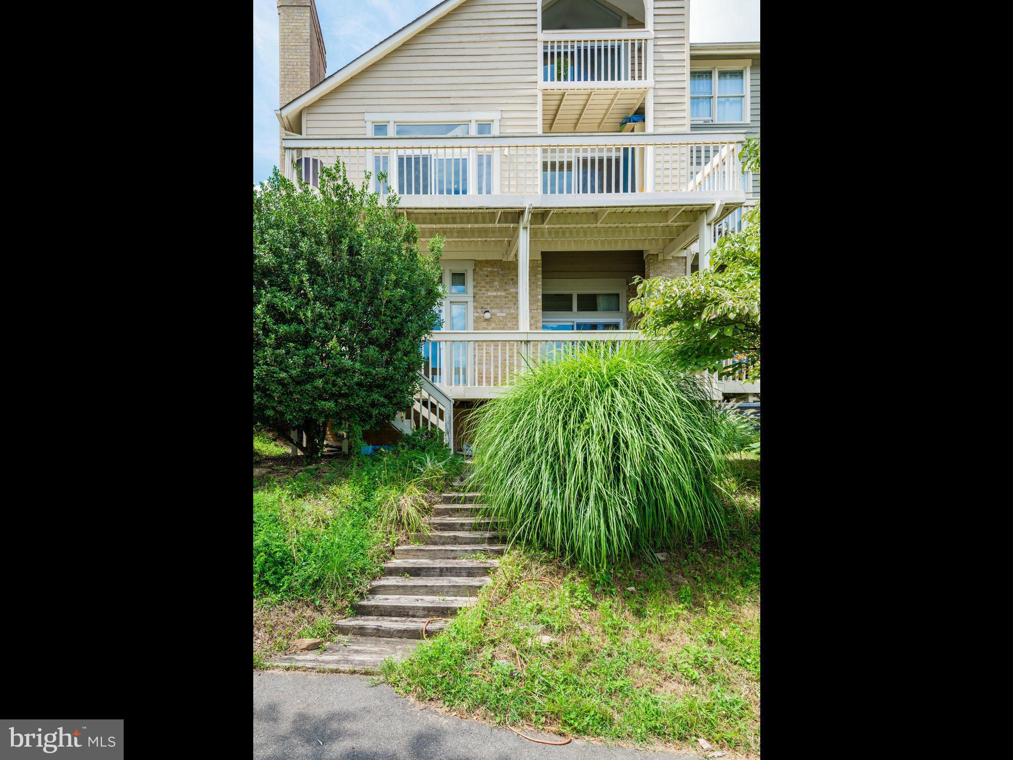 11131 Lake Chapel Lane Reston, VA 20191 - Photo 27 of 30 a view of a garden with a house