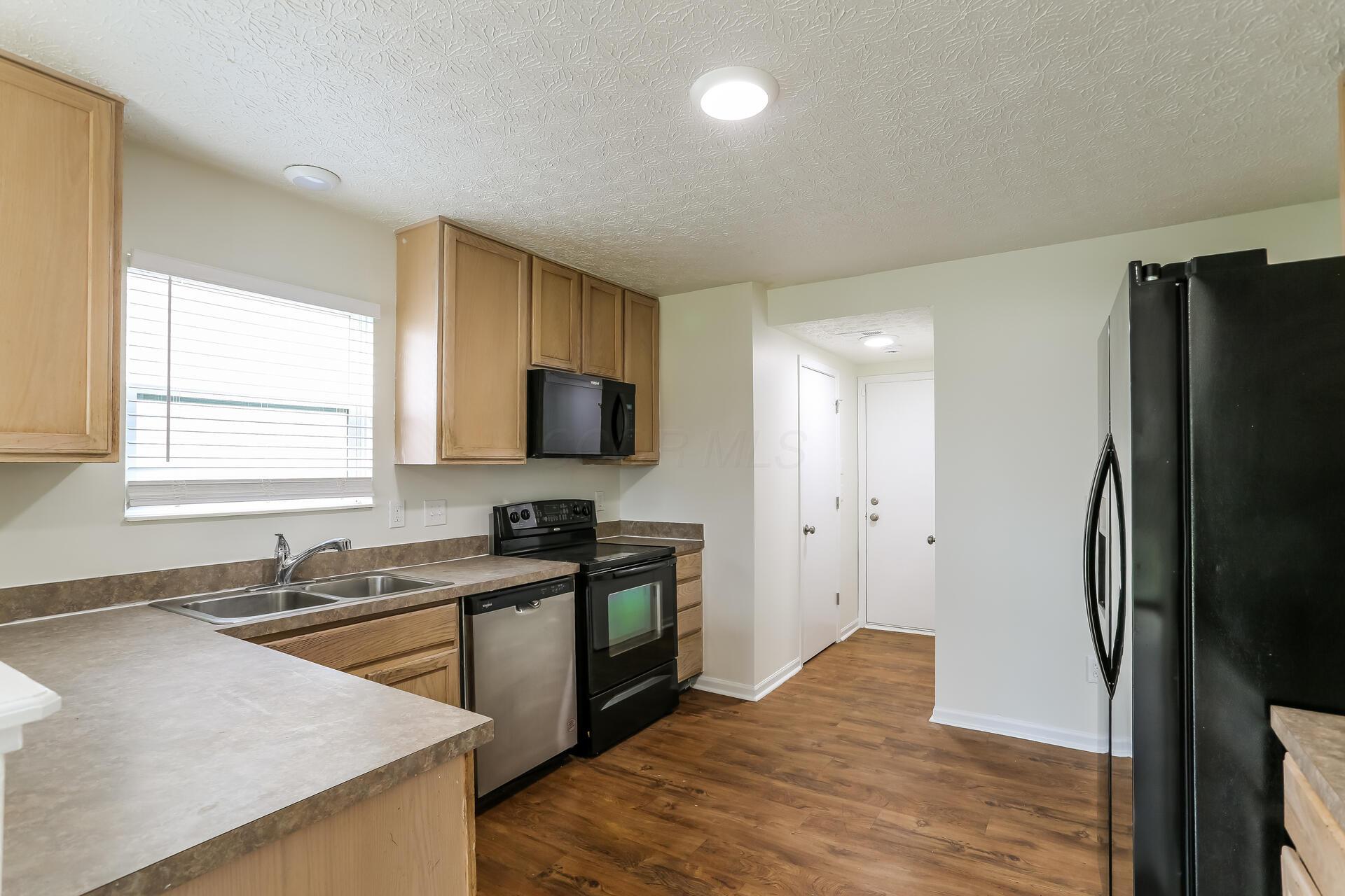 2177 Margo Road Columbus, OH 43229 - Photo 6 of 15 6-photo-Kitchen-c7fe85c0-0154-4d33-a5fd-