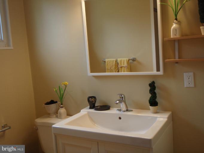 3811 Ralph Road Silver Spring, MD 20906 - Photo 5 of 21 Bath