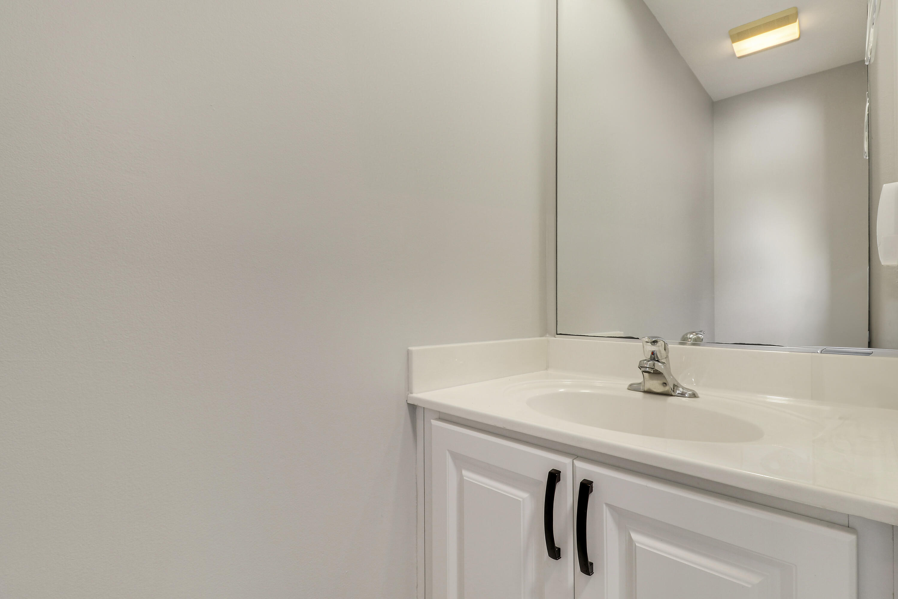112 Wentworth Court Jupiter, FL 33458 - Photo 15 of 35 Powder Room