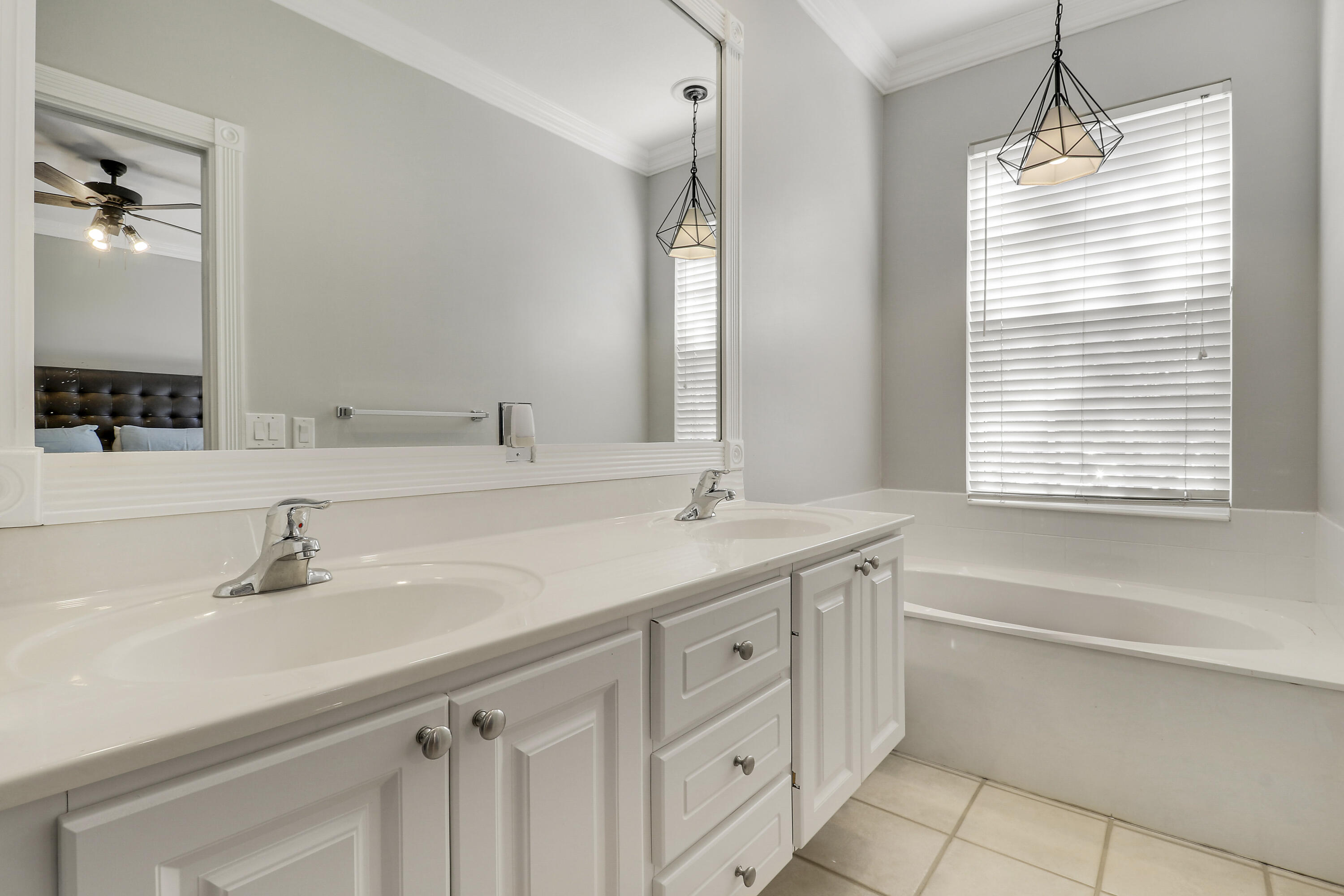 112 Wentworth Court Jupiter, FL 33458 - Photo 18 of 35 Primary Bathroom