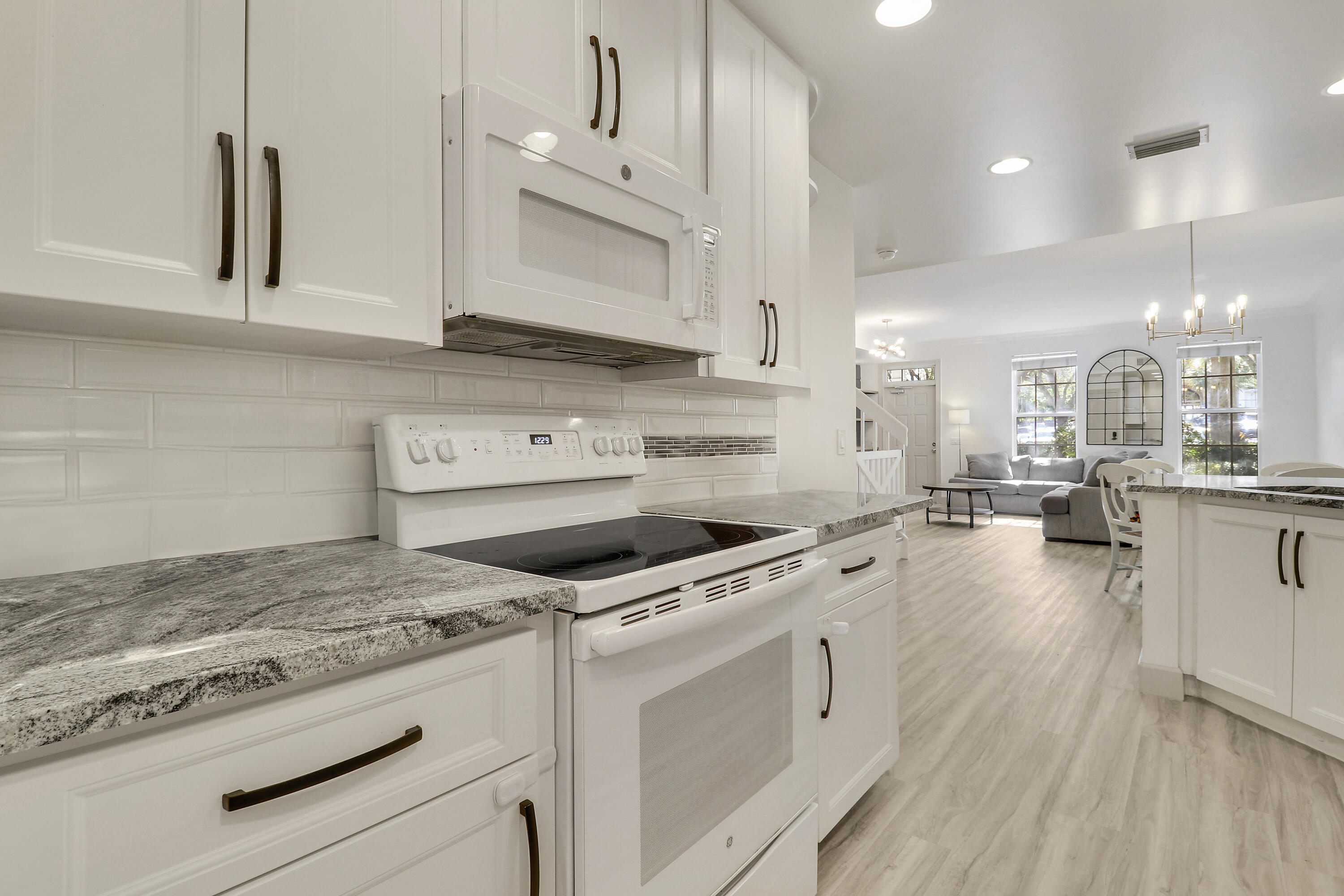 112 Wentworth Court Jupiter, FL 33458 - Photo 2 of 35 Kitchen