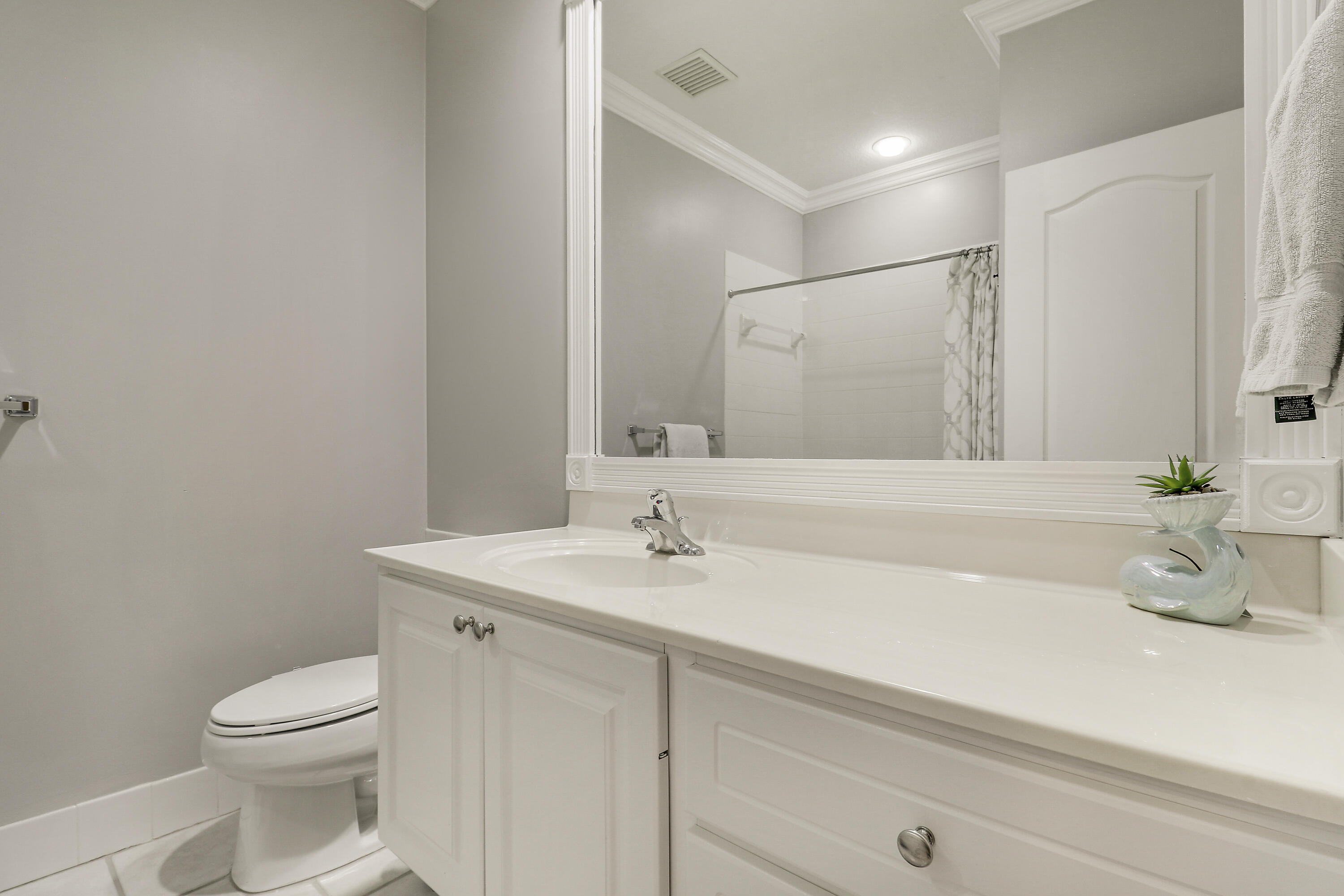 112 Wentworth Court Jupiter, FL 33458 - Photo 23 of 35 Bathroom 2