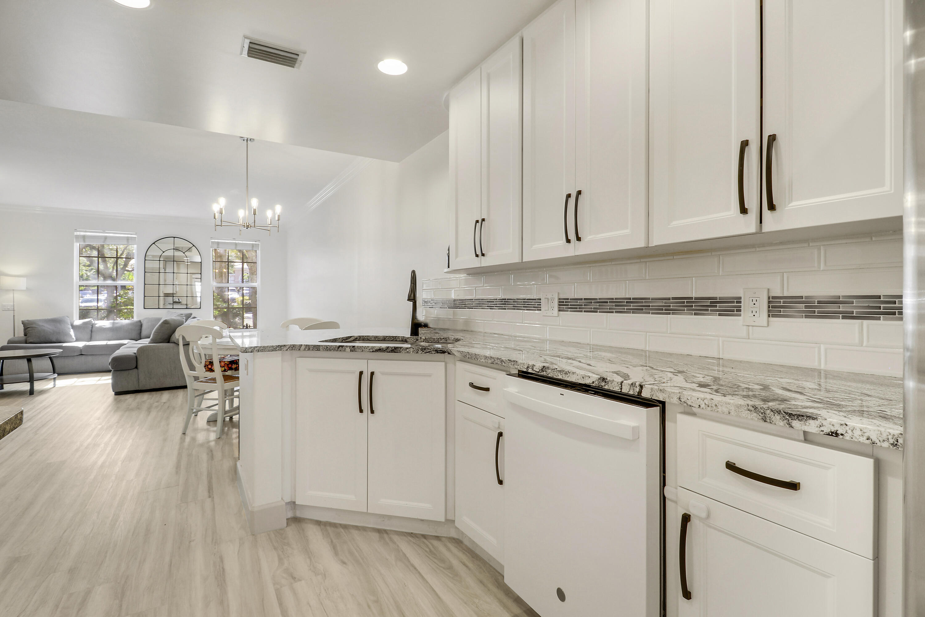 112 Wentworth Court Jupiter, FL 33458 - Photo 3 of 35 Kitchen