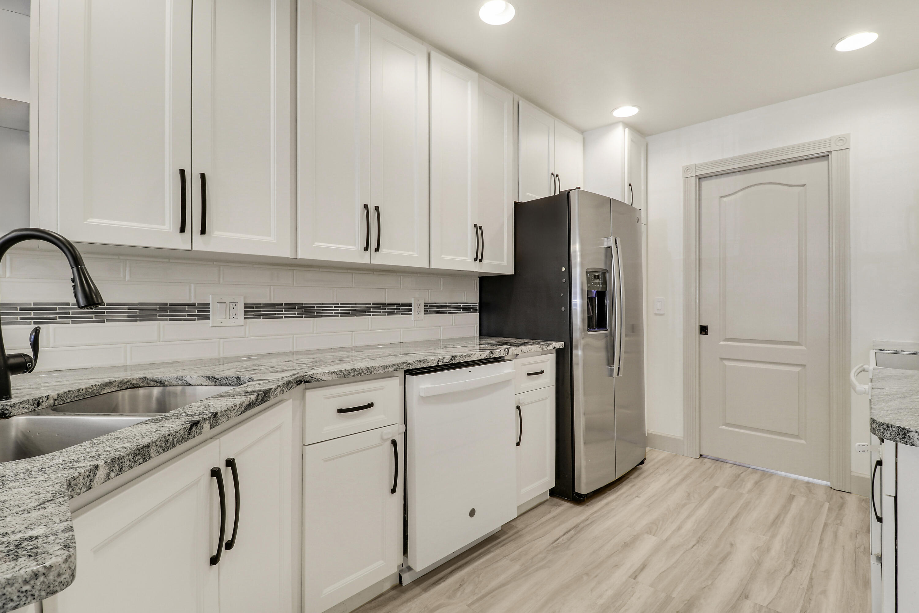 112 Wentworth Court Jupiter, FL 33458 - Photo 5 of 35 Kitchen