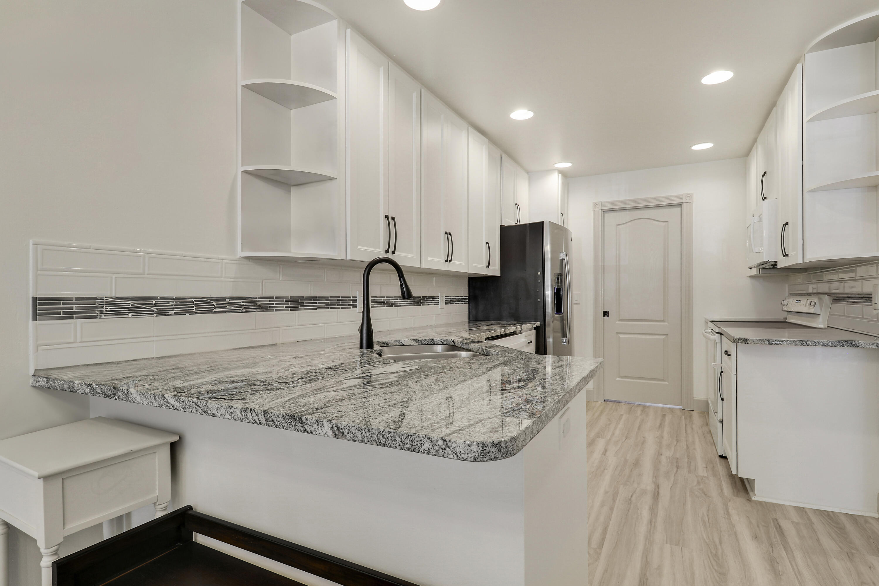 112 Wentworth Court Jupiter, FL 33458 - Photo 6 of 35 Kitchen