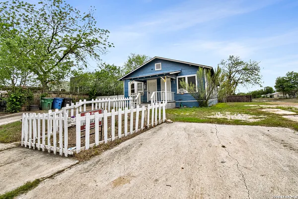 $850 | 3314 Perez Street, Unit 102, San Antonio, TX 78207