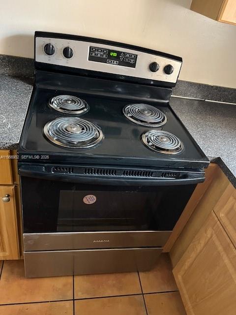 4250 West 11th Lane, Unit 43 Hialeah, FL 33012 - Photo 12 of 31 a close view of stove