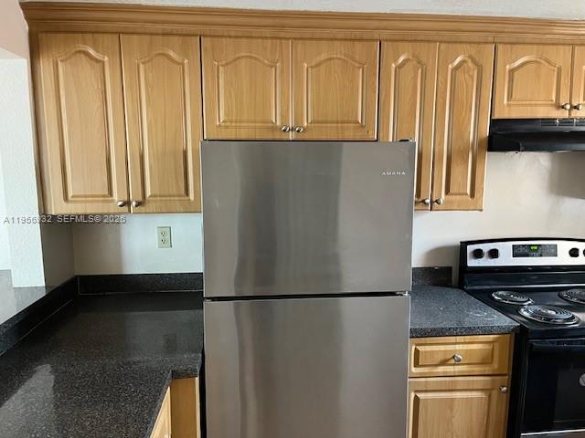 4250 West 11th Lane, Unit 43 Hialeah, FL 33012 - Photo 17 of 31 a close view of a refrigerator a washer and dryer