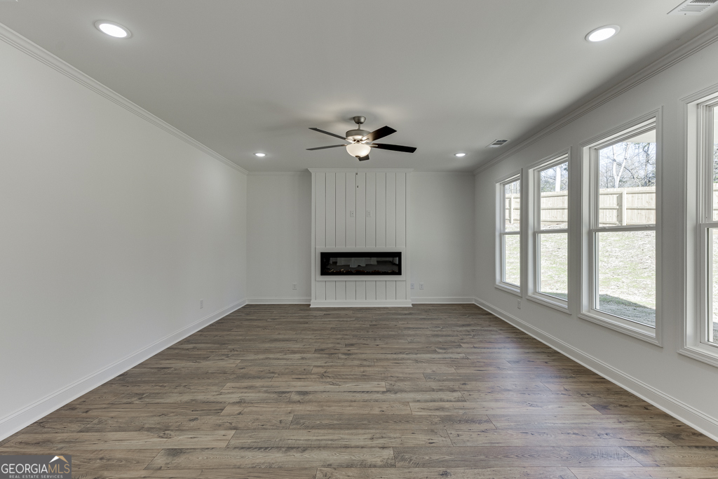 929 Lakeview Drive Commerce, GA 30529 - Photo 16 of 44 a view of an empty room with a window