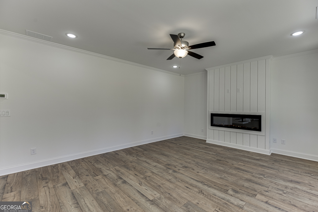 929 Lakeview Drive Commerce, GA 30529 - Photo 17 of 44 an empty room with wooden floor and ceiling fan
