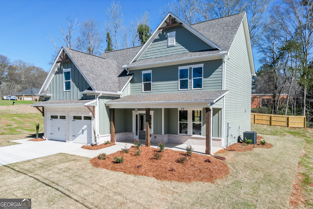 929 Lakeview Drive Commerce, GA 30529 - Photo 2 of 44 a front view of a house with a yard