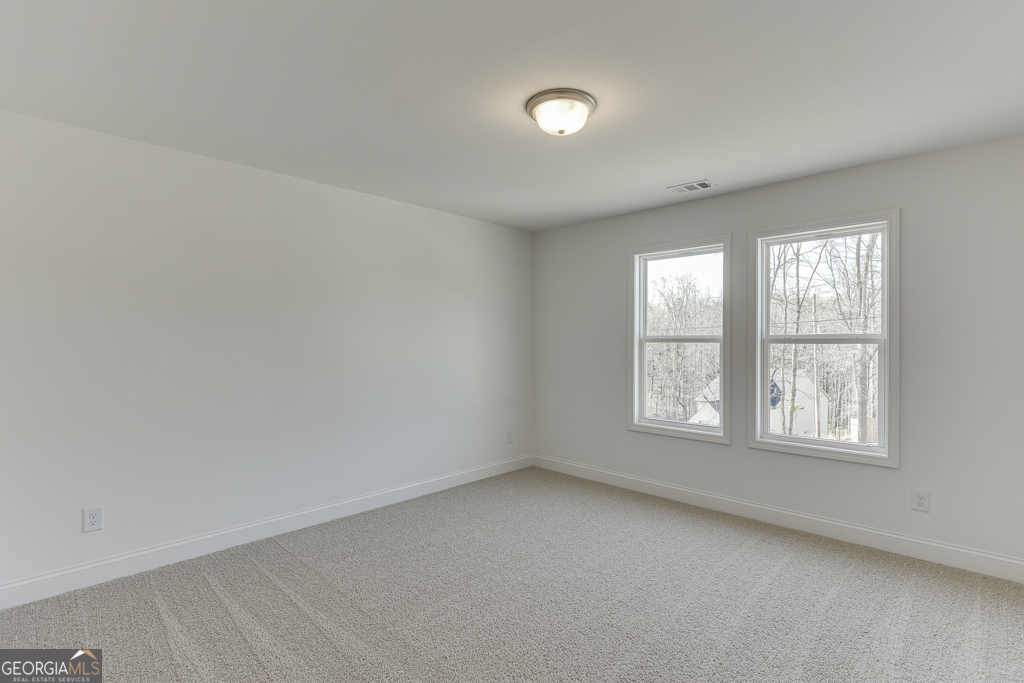 929 Lakeview Drive Commerce, GA 30529 - Photo 23 of 44 an empty room with a window